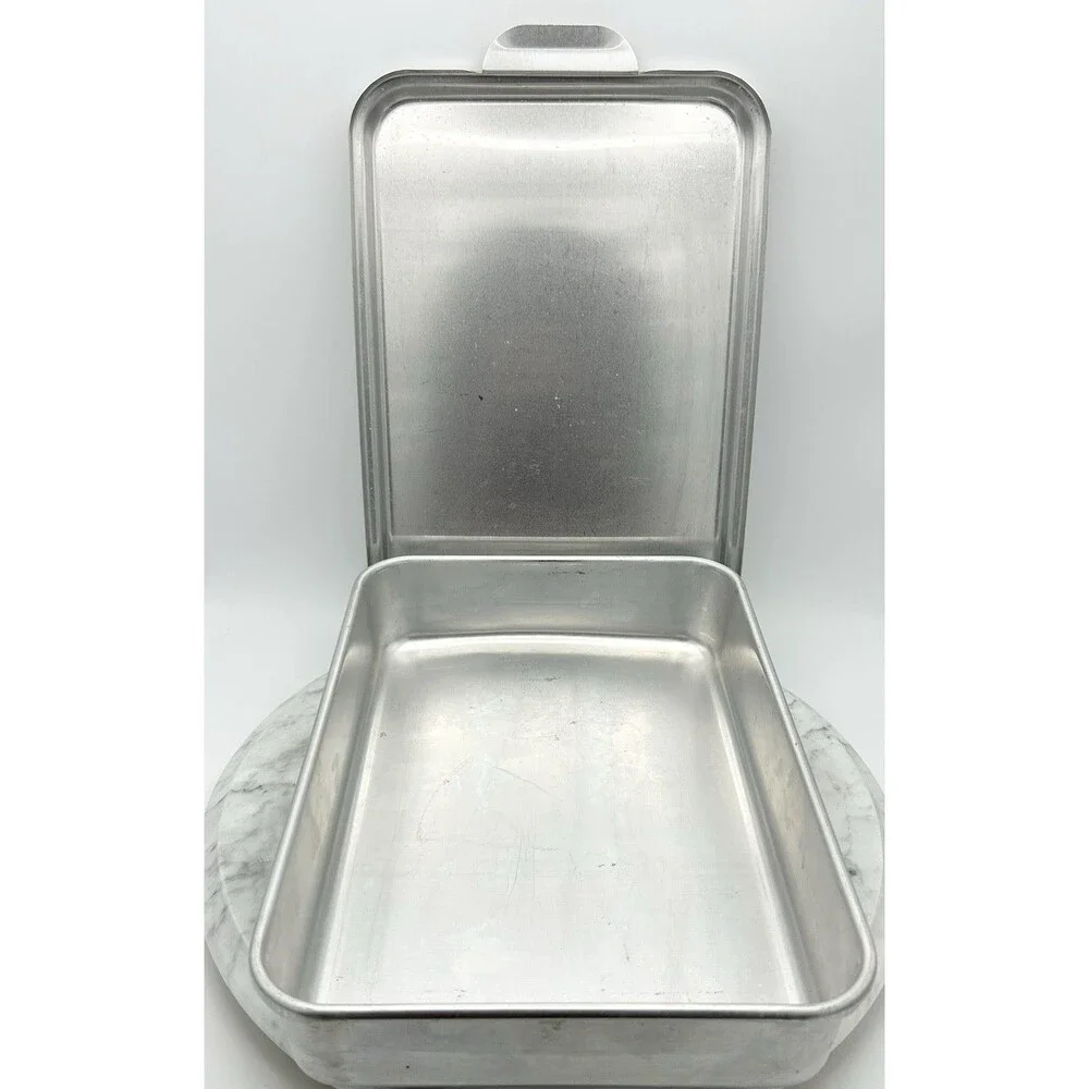 Vintage Mirro 9 x 13 Aluminum Cake Lasagna Pan With Snap On Lid Baking